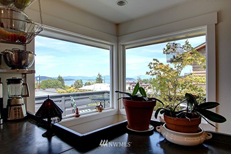 3717 R Avenue Anacortes, WA 98221 - Photo 6 of 25 Gallery Image 6