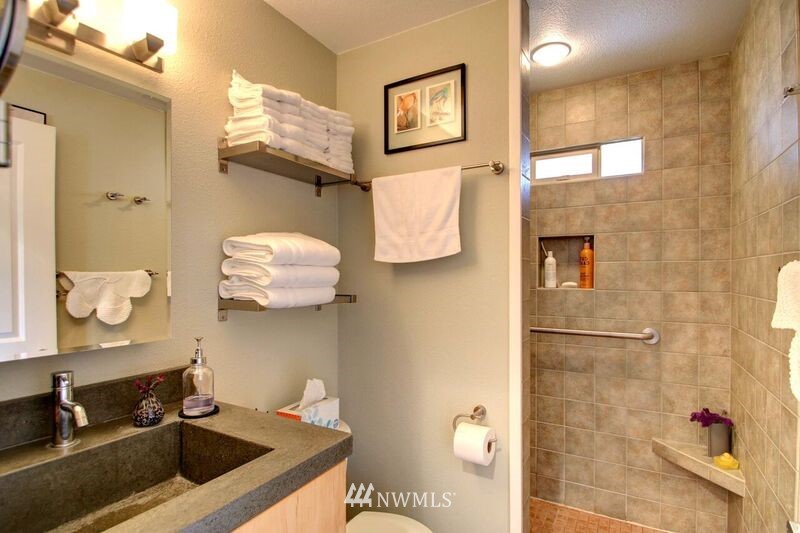 3717 R Avenue Anacortes, WA 98221 - Photo 9 of 25 Gallery Image 9