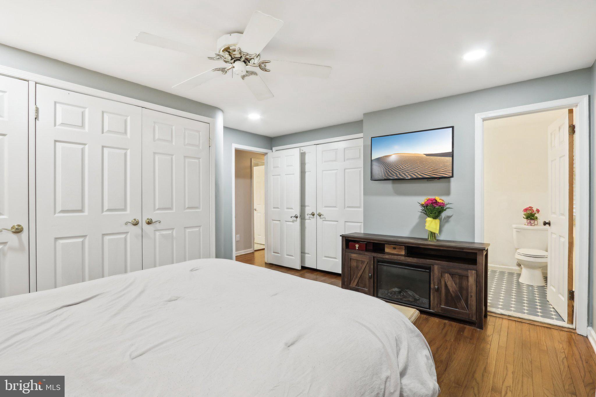 595 Tabernacle Road Medford, NJ 08055 - Photo 38 of 65 a bedroom with a bed and a dresser