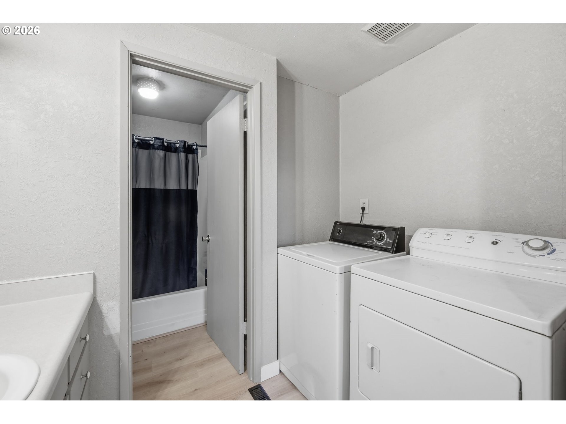 87988 6th Street Veneta, OR 97487 - Photo 14 of 20 a utility room with dryer and washer