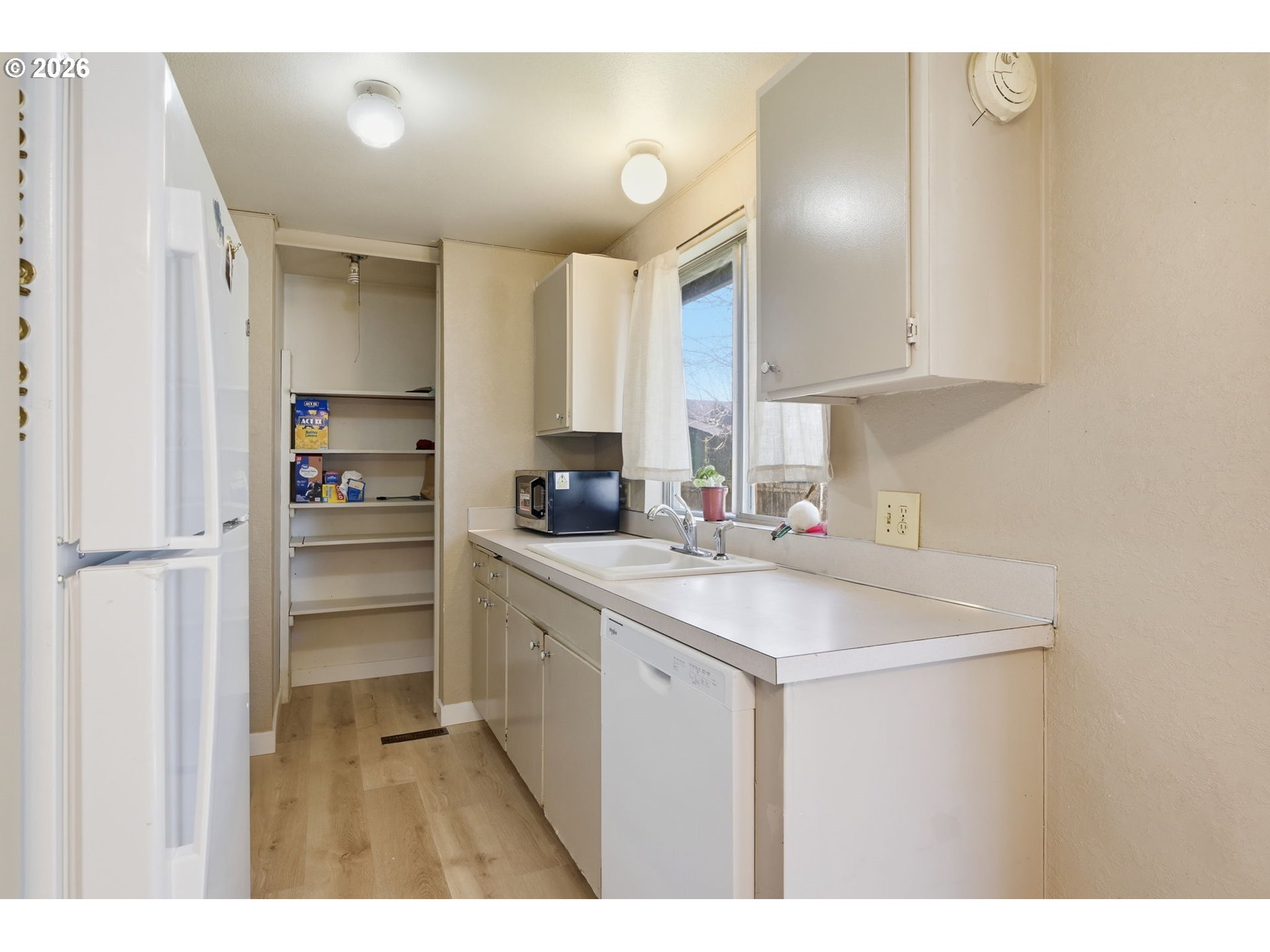 87988 6th Street Veneta, OR 97487 - Photo 9 of 20 a kitchen with a sink cabinets and appliances