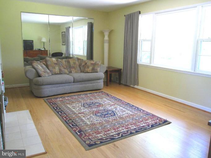 6618 Edsall Road Springfield, VA 22151 - Photo 3 of 19 Living Room