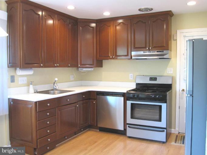 6618 Edsall Road Springfield, VA 22151 - Photo 6 of 19 Kitchen