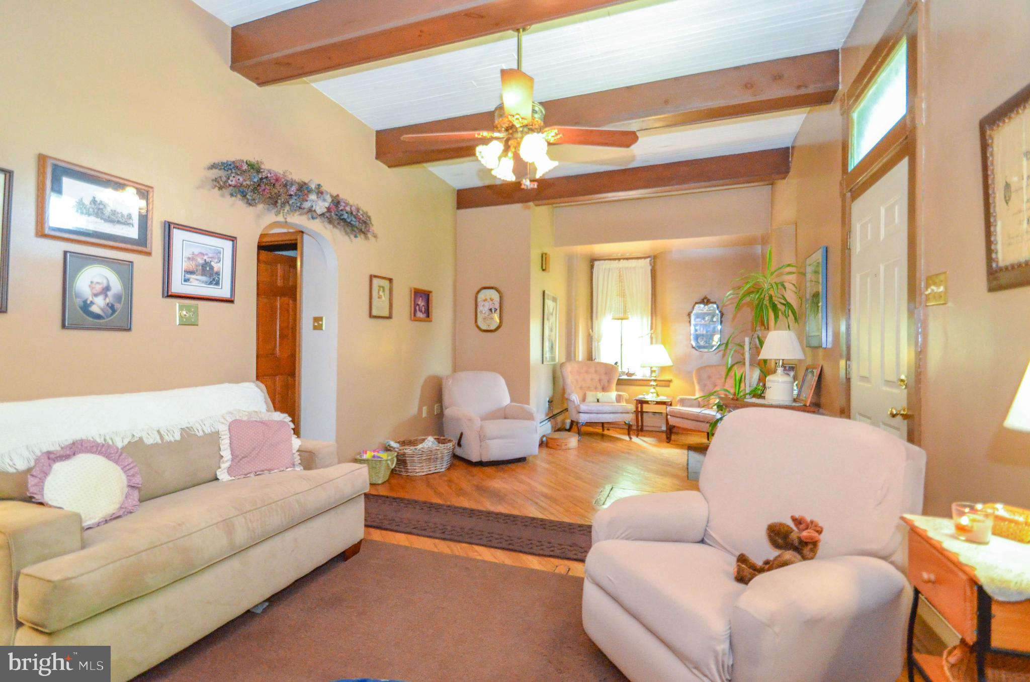 487 Walnuttown Road Fleetwood, PA 19522 - Photo 4 of 23 Gallery Image 4
