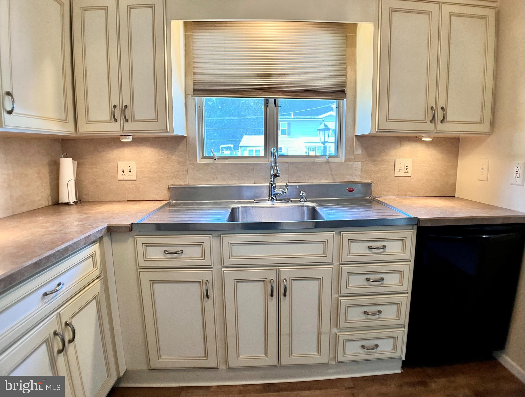 33 Ruby Lane Levittown, PA 19055 - Photo 6 of 28