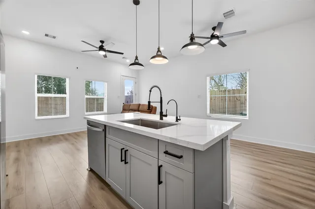 $2,600 | 314 Neyland Street, Houston, TX 77022