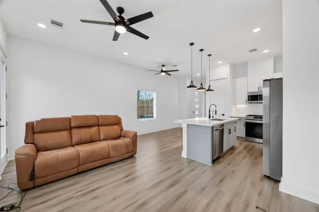 $2,600 | 314 Neyland Street, Houston, TX 77022