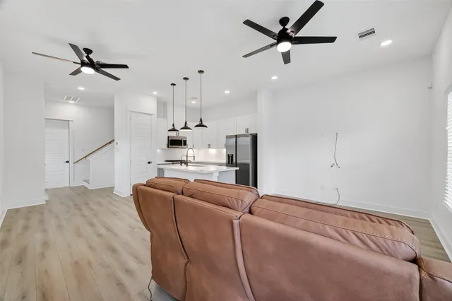 $2,600 | 314 Neyland Street, Houston, TX 77022