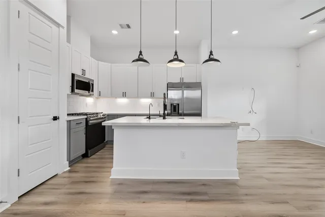 $2,600 | 314 Neyland Street, Houston, TX 77022