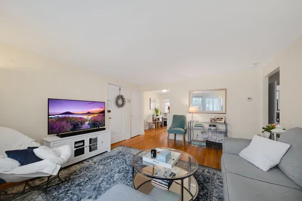 $2,600 | 926 Massachusetts Avenue, Unit 5, Arlington, MA 02476