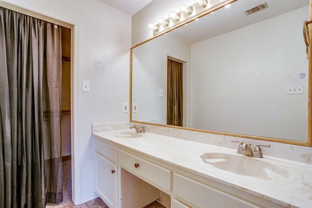 709 North Ave B Springtown, TX 76082 - Photo 26 of 32 a bathroom with a double vanity sink and a mirror