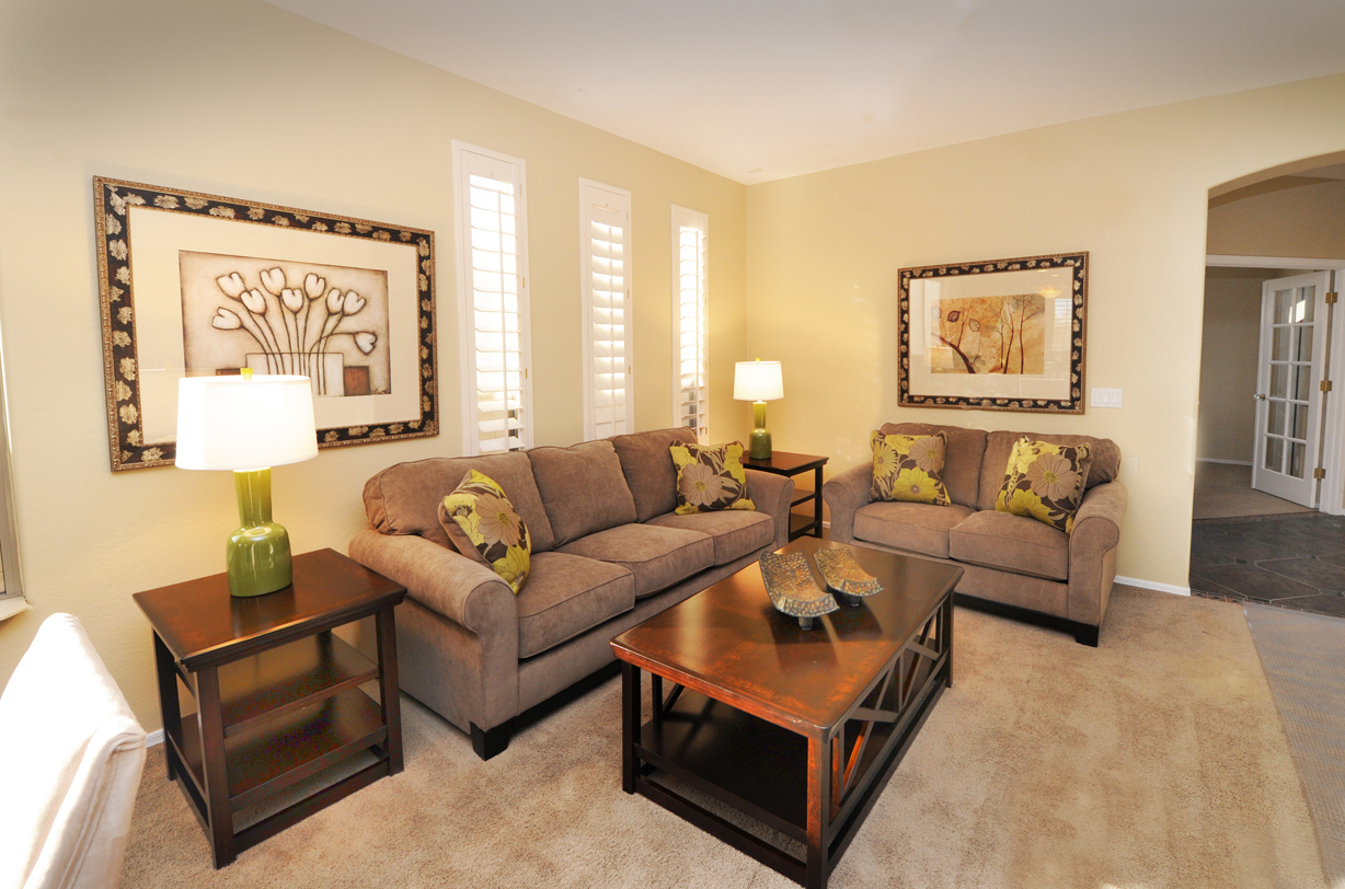2613 West Florentine Road Phoenix, AZ 85086 - Photo 20 of 38 living room