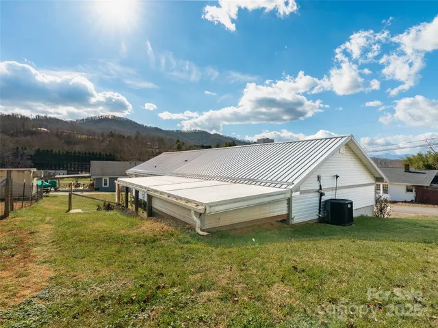 a view of a backyard of the house