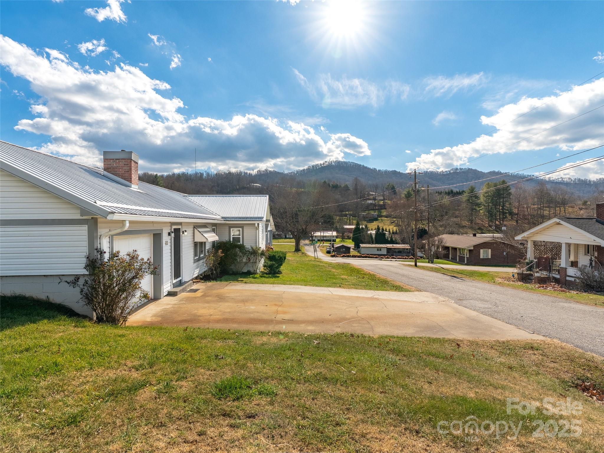 82 Morgan Street Canton, NC 28716 - Photo 44 of 45 a view of a backyard of the house