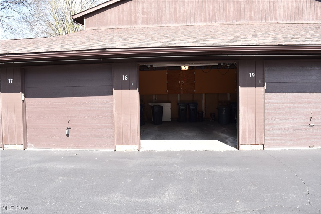 3257 Mayfield Road Cleveland, OH 44118 - Photo 19 of 20 View of garage