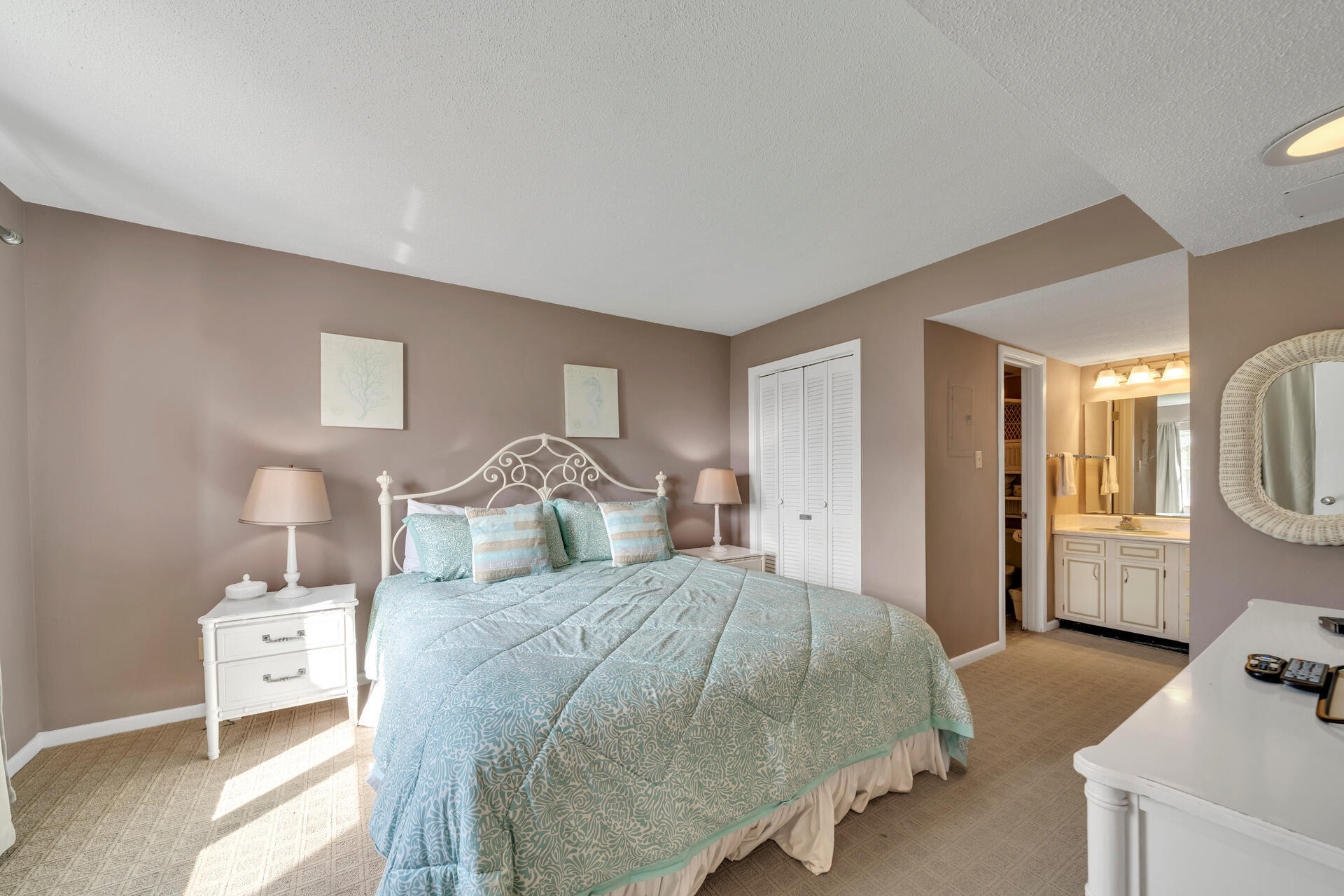 909 Santa Rosa Boulevard, Unit 138 Fort Walton Beach, FL 32548 - Photo 16 of 27 a bedroom with a bed and a cabinets