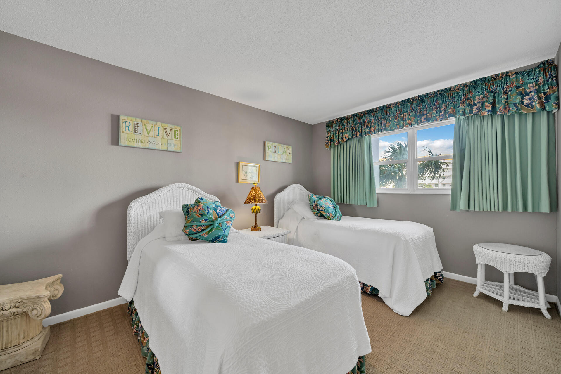 909 Santa Rosa Boulevard, Unit 138 Fort Walton Beach, FL 32548 - Photo 19 of 27 a bedroom with two beds and a large window