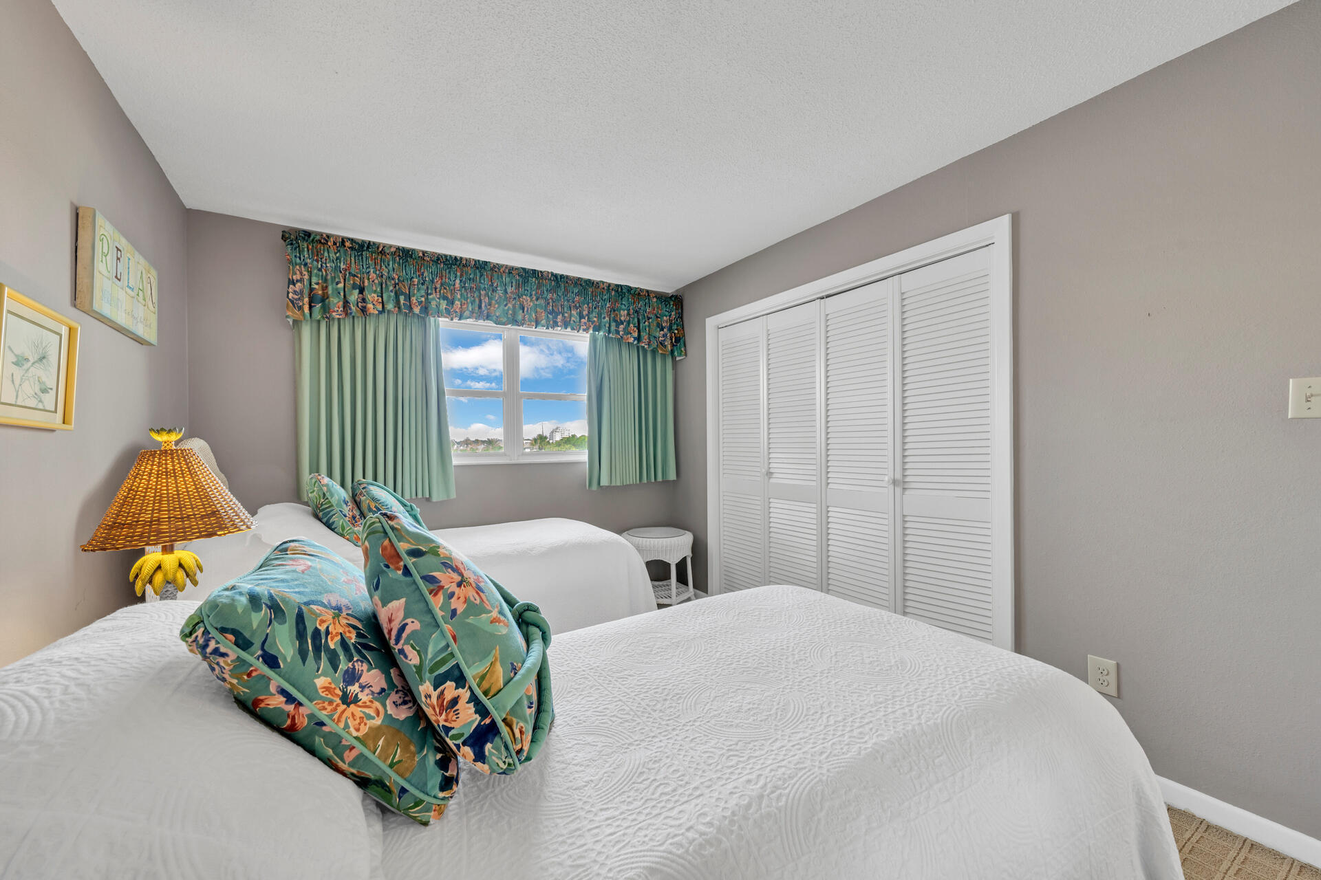 909 Santa Rosa Boulevard, Unit 138 Fort Walton Beach, FL 32548 - Photo 20 of 27 a bedroom with a bed and a window