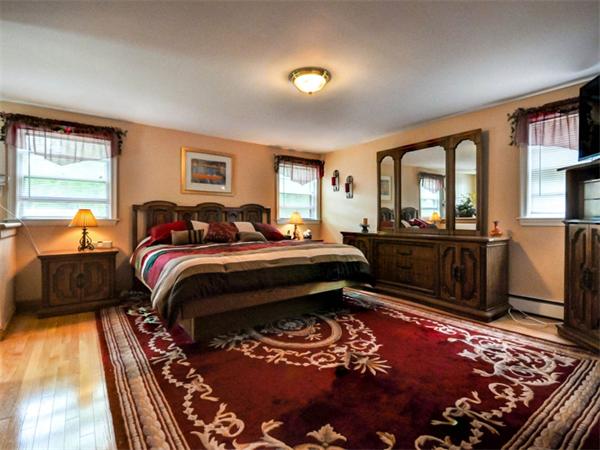 74 Barrett Street Needham, MA 02492 - Photo 8 of 14 Gallery Image 8