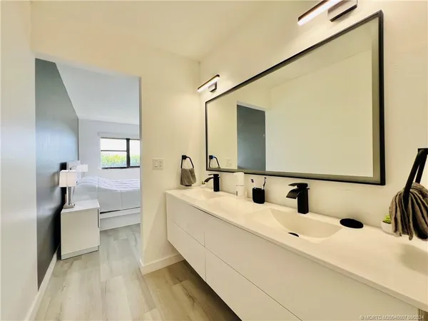 a view of entryway with washer and dryer