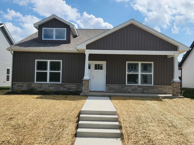 $304,900 | 1105 East Wabash Street, Frankfort, IN 46041