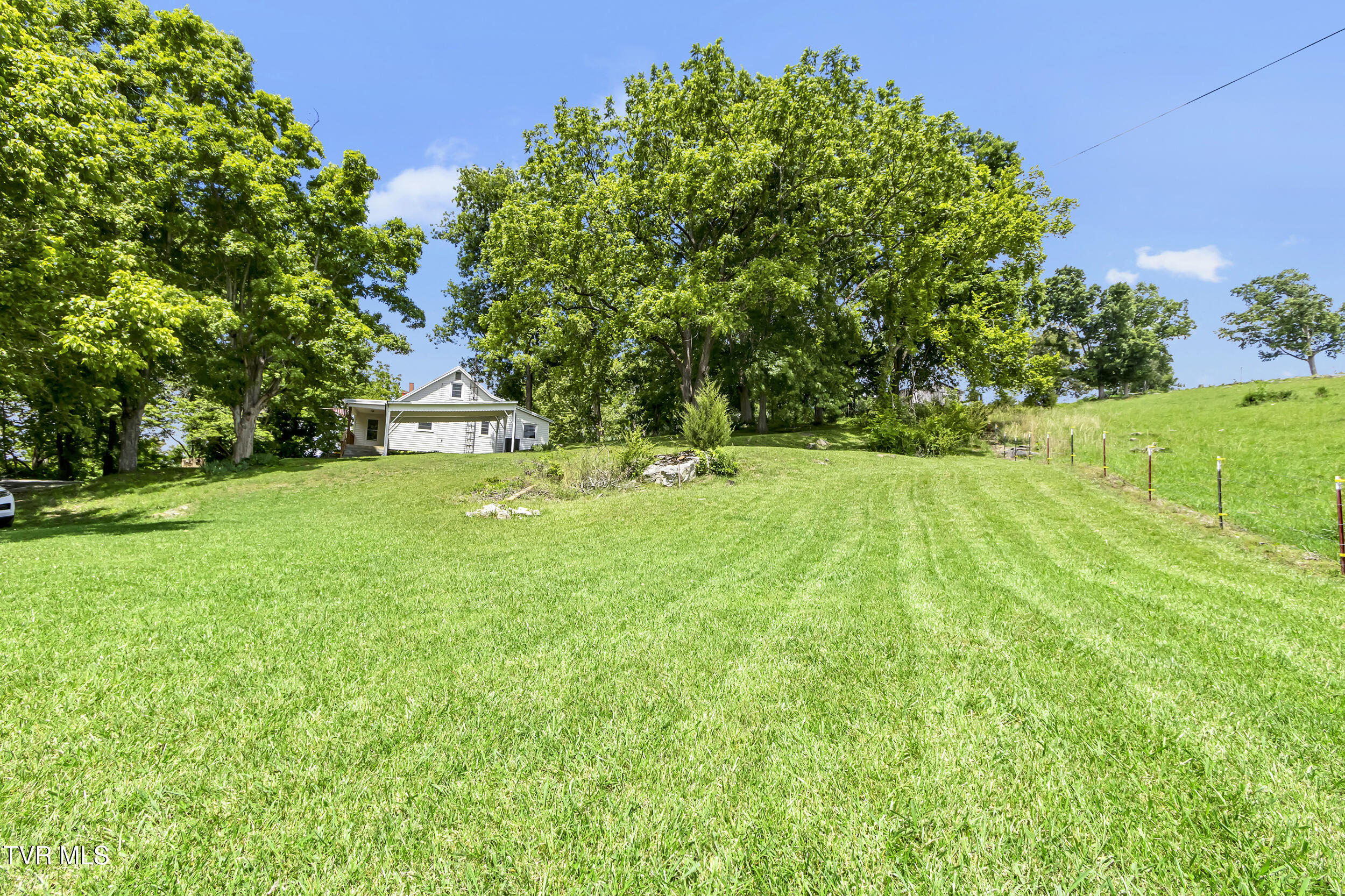 1214 Old Cemetery Road Greeneville, TN 37745 - Photo 9 of 28 img_7182