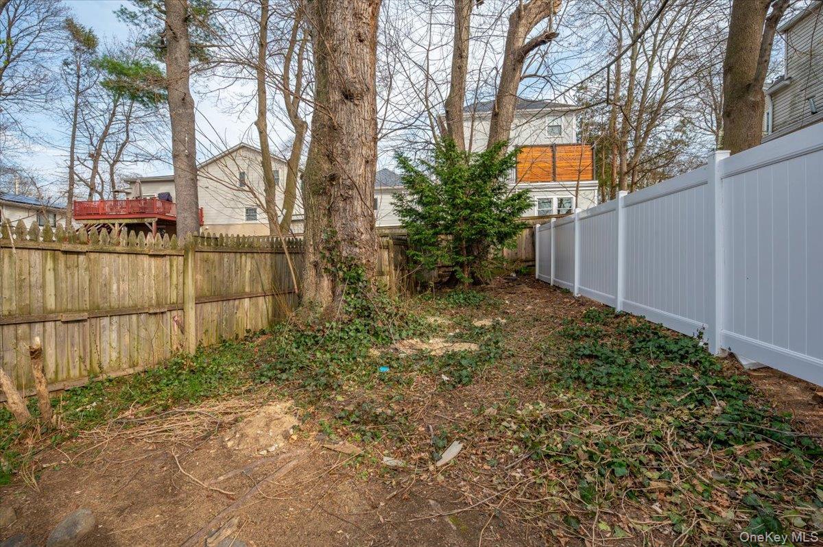 28 Cross Street Bronxville, NY 10708 - Photo 28 of 34 a backyard of a house with lots of green space