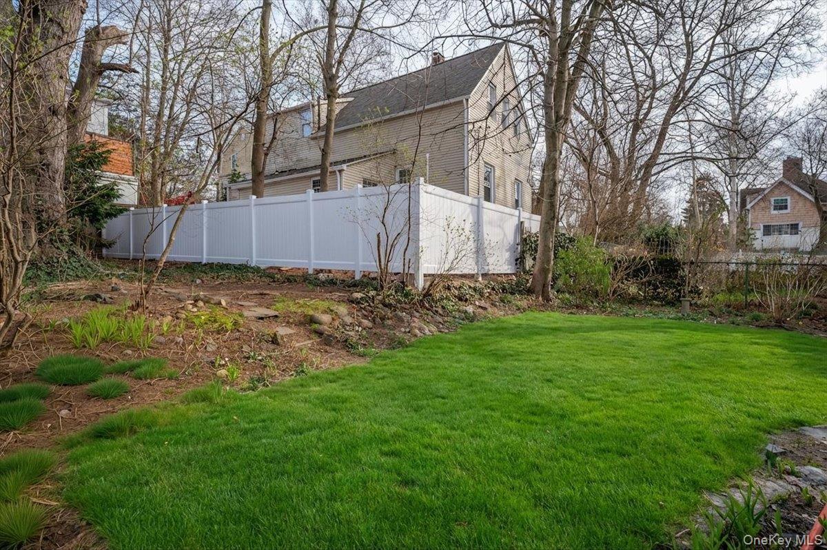 28 Cross Street Bronxville, NY 10708 - Photo 31 of 34 a backyard of a house with lots of green space