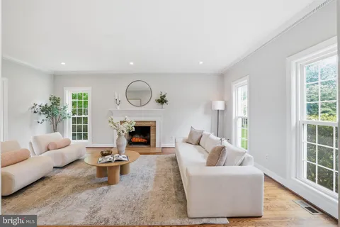 $1,325,000 | 14200 White Water Way, Gaithersburg, MD 20878