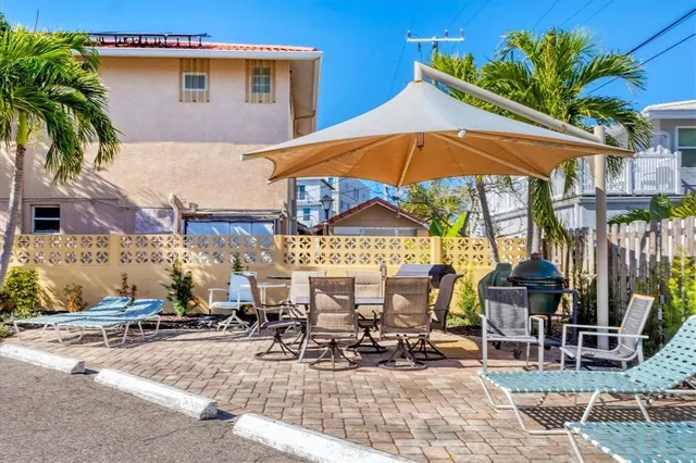 a view of outdoor space yard and porch