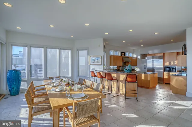 a view of an entryway with a workspace