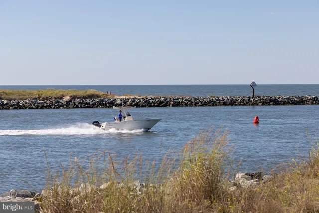 $6,200,000 | 37105 Ocean Park Lane, Fenwick Island, DE 19944