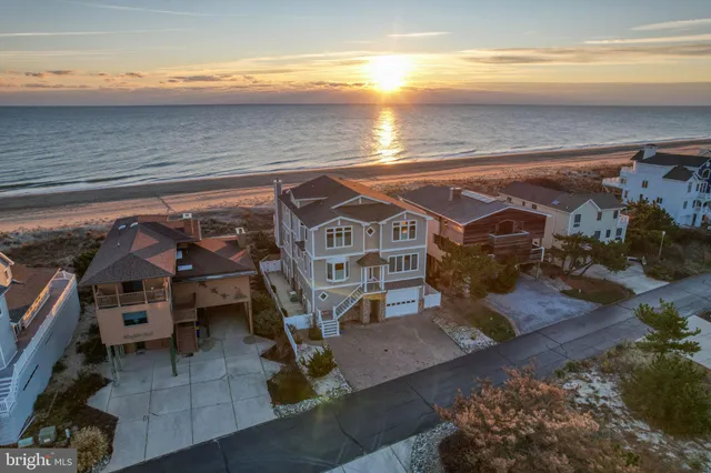 $6,200,000 | 37105 Ocean Park Lane, Fenwick Island, DE 19944