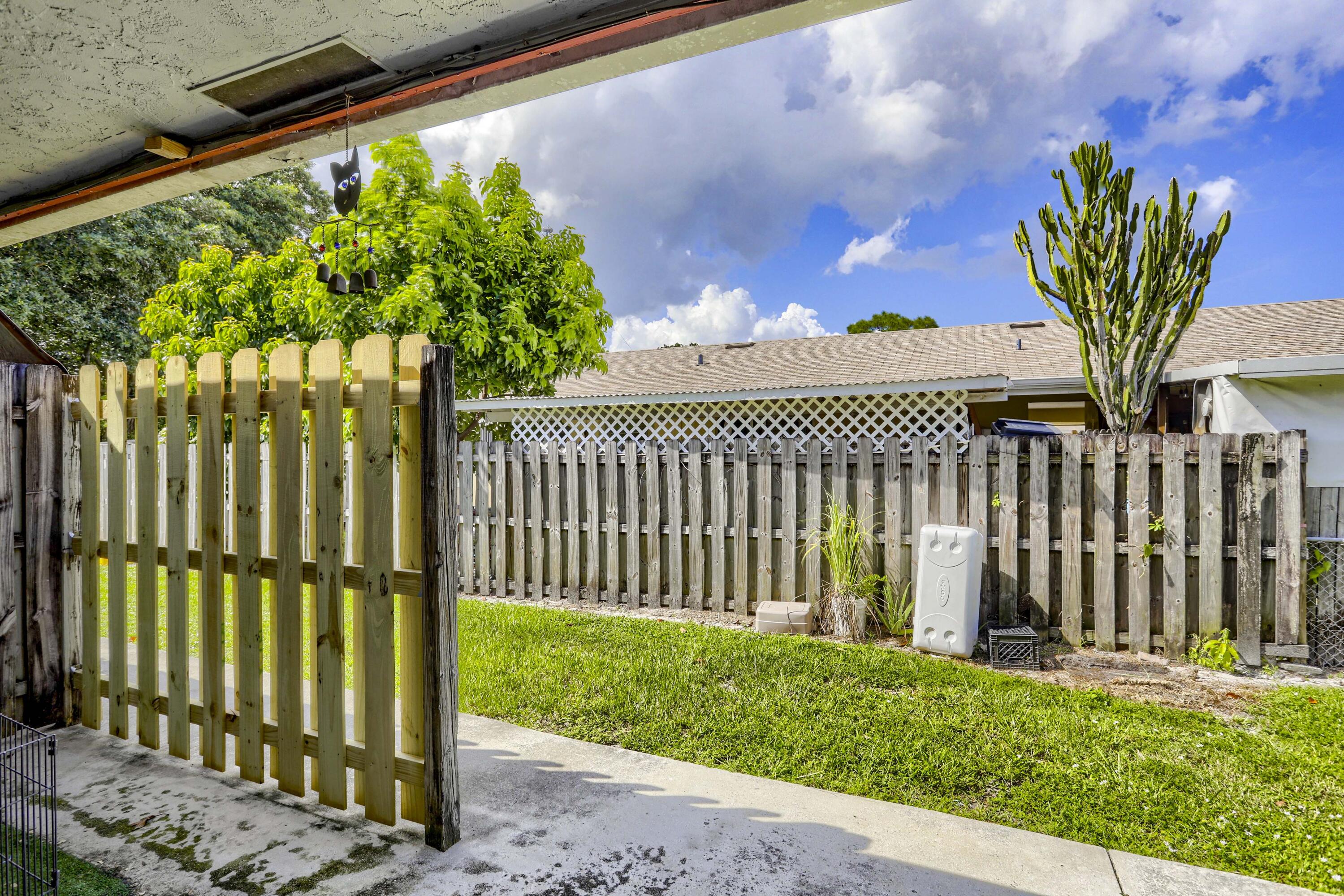 1419 Sunset Road West Palm Beach, FL 33406 - Photo 8 of 41 08__20a6191-hdr(6)_interior 2