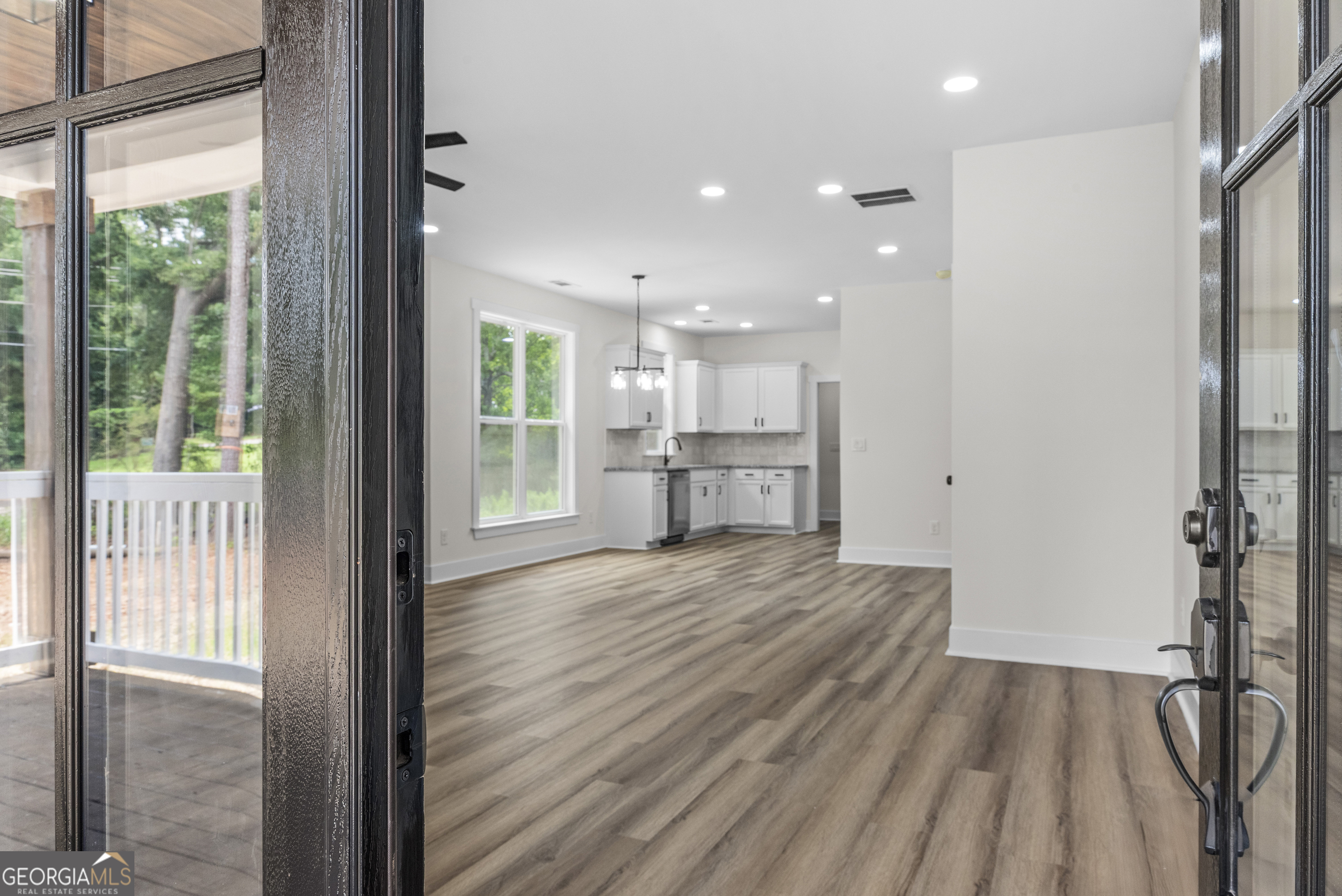 1113 Cornwall Drive Madison, GA 30650 - Photo 5 of 37