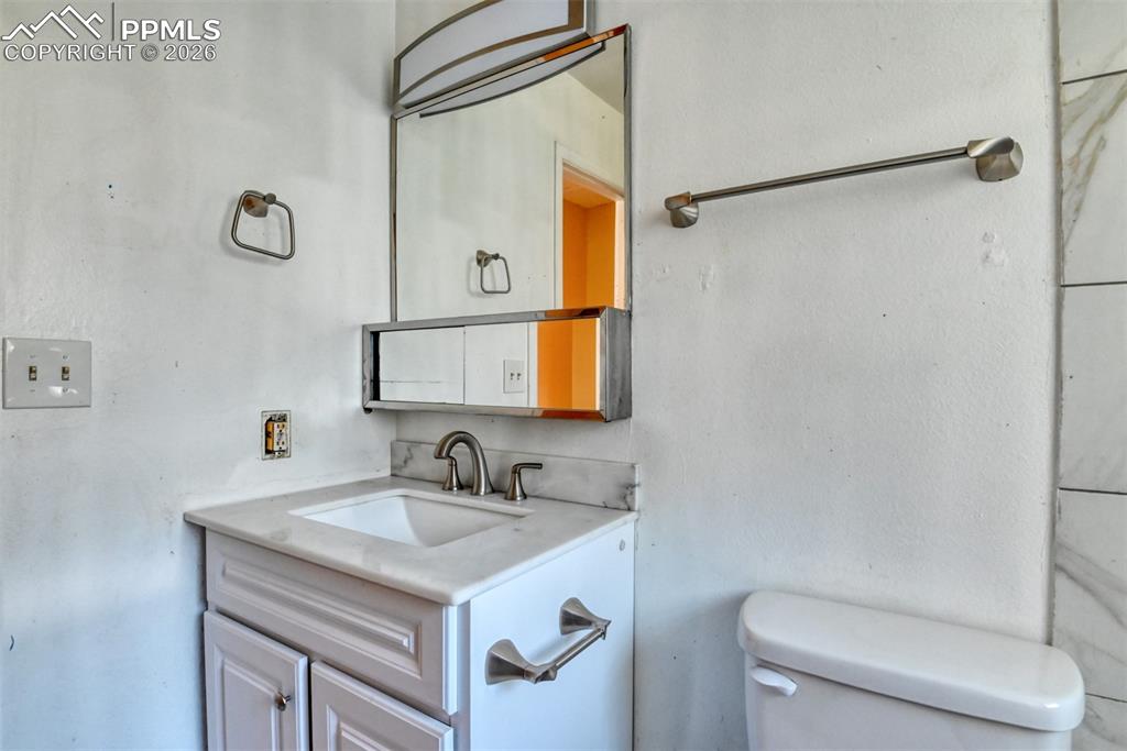 632 Santa Fe Street Colorado Springs, CO 80903 - Photo 20 of 24 a bathroom with a sink toilet and shower