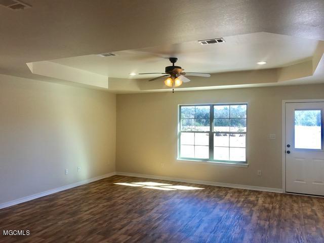 21562 Coleman Cemetery Road Moss Point, MS 39562 - Photo 4 of 25 Living Room