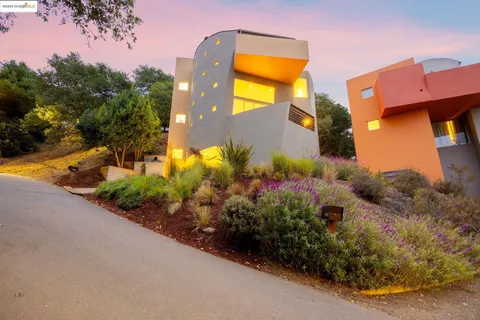 $1,395,000 | 6590 Oakwood Drive, Oakland, CA 94611