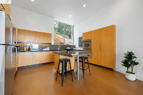 $1,395,000 | 6590 Oakwood Drive, Oakland, CA 94611