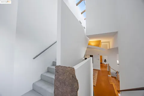 $1,395,000 | 6590 Oakwood Drive, Oakland, CA 94611