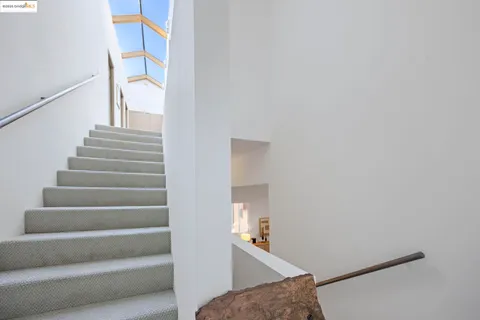 $1,395,000 | 6590 Oakwood Drive, Oakland, CA 94611