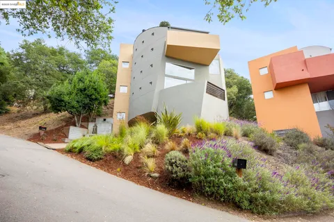 $1,395,000 | 6590 Oakwood Drive, Oakland, CA 94611