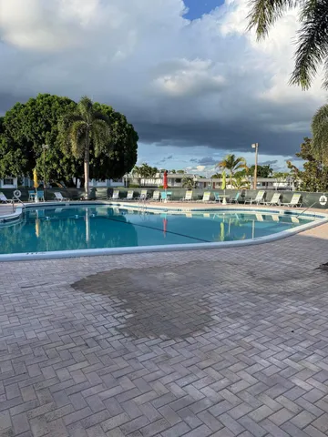 $149,000 | 3160 Lake Osborne Drive, Unit 112, Lake Worth Beach, FL 33461