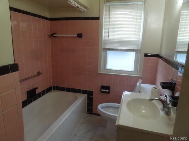 8175 Harding Street Center Line, MI 48015 - Photo 16 of 21 DSC02987.JPG
