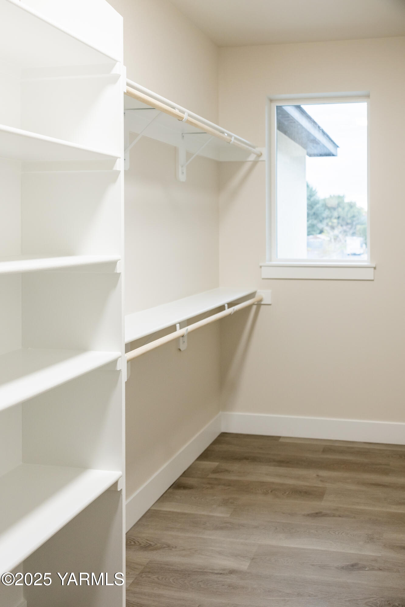 209 Victoria Street Sunnyside, WA 98944 - Photo 21 of 24 a view of an empty walk in closet