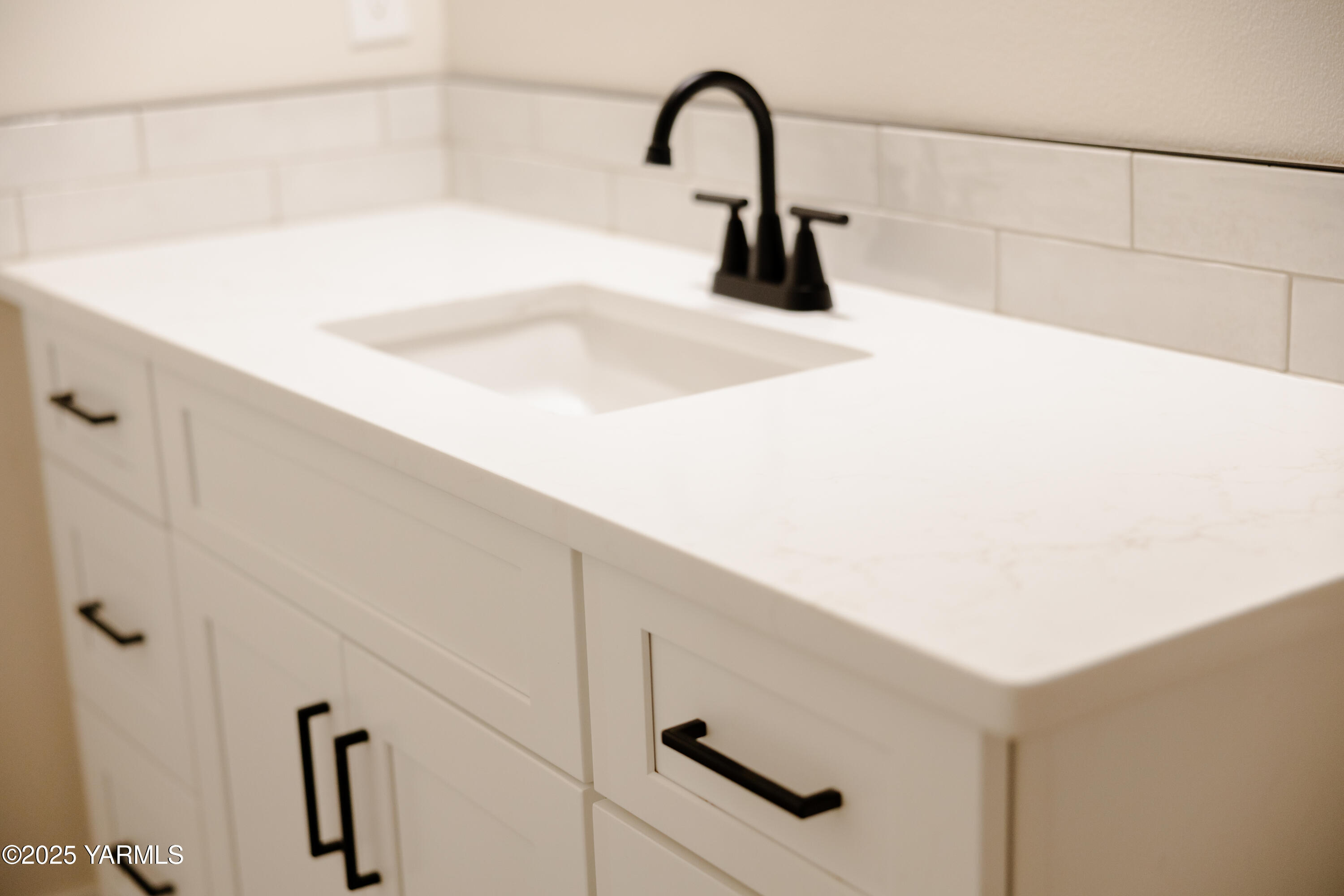 209 Victoria Street Sunnyside, WA 98944 - Photo 5 of 24 Photo Nov 01 20251103 4 09 15 AM