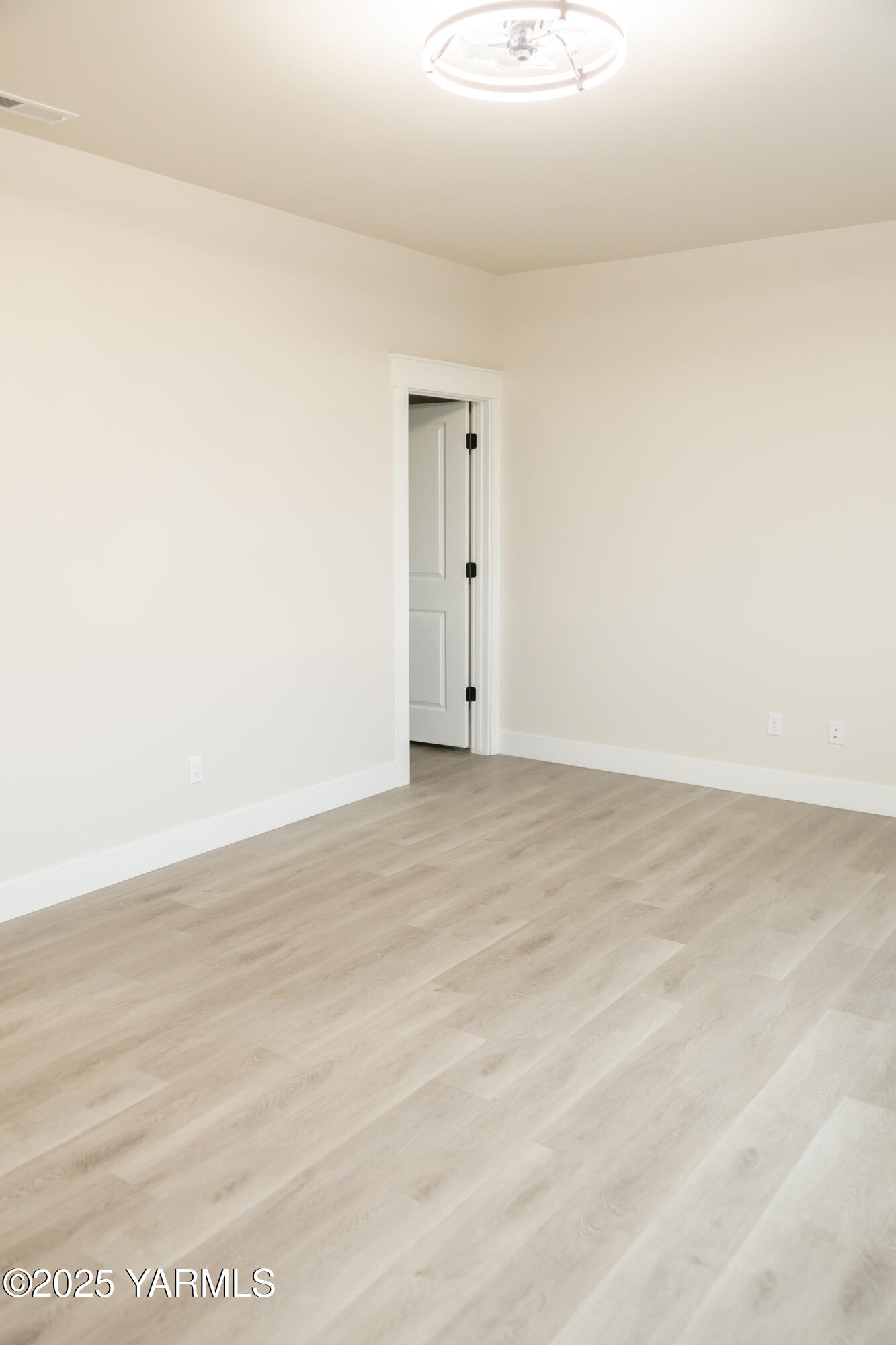 209 Victoria Street Sunnyside, WA 98944 - Photo 8 of 24 Photo Nov 01 20251103 4 14 20 AM