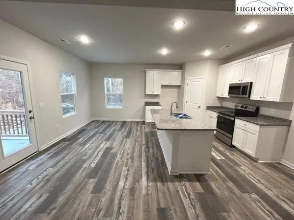 $499,900 | 5155 Mark Drive Northeast, Hickory, NC 28601