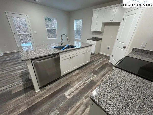 $499,900 | 5155 Mark Drive Northeast, Hickory, NC 28601