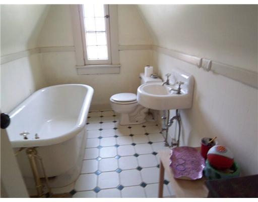 1078 Highland Road Sharon, PA 16146 - Photo 12 of 17 Full Bath.